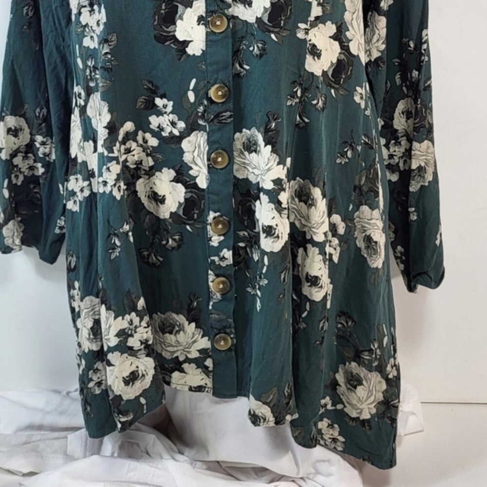 Torrid Green Floral Button Blouse - Picture 6 of 9